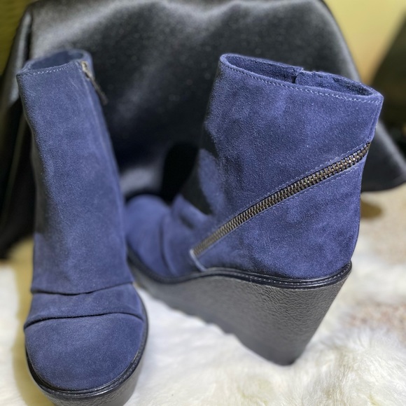 Vince Camuto Navy Wedge Bootie - Picture 1 of 3